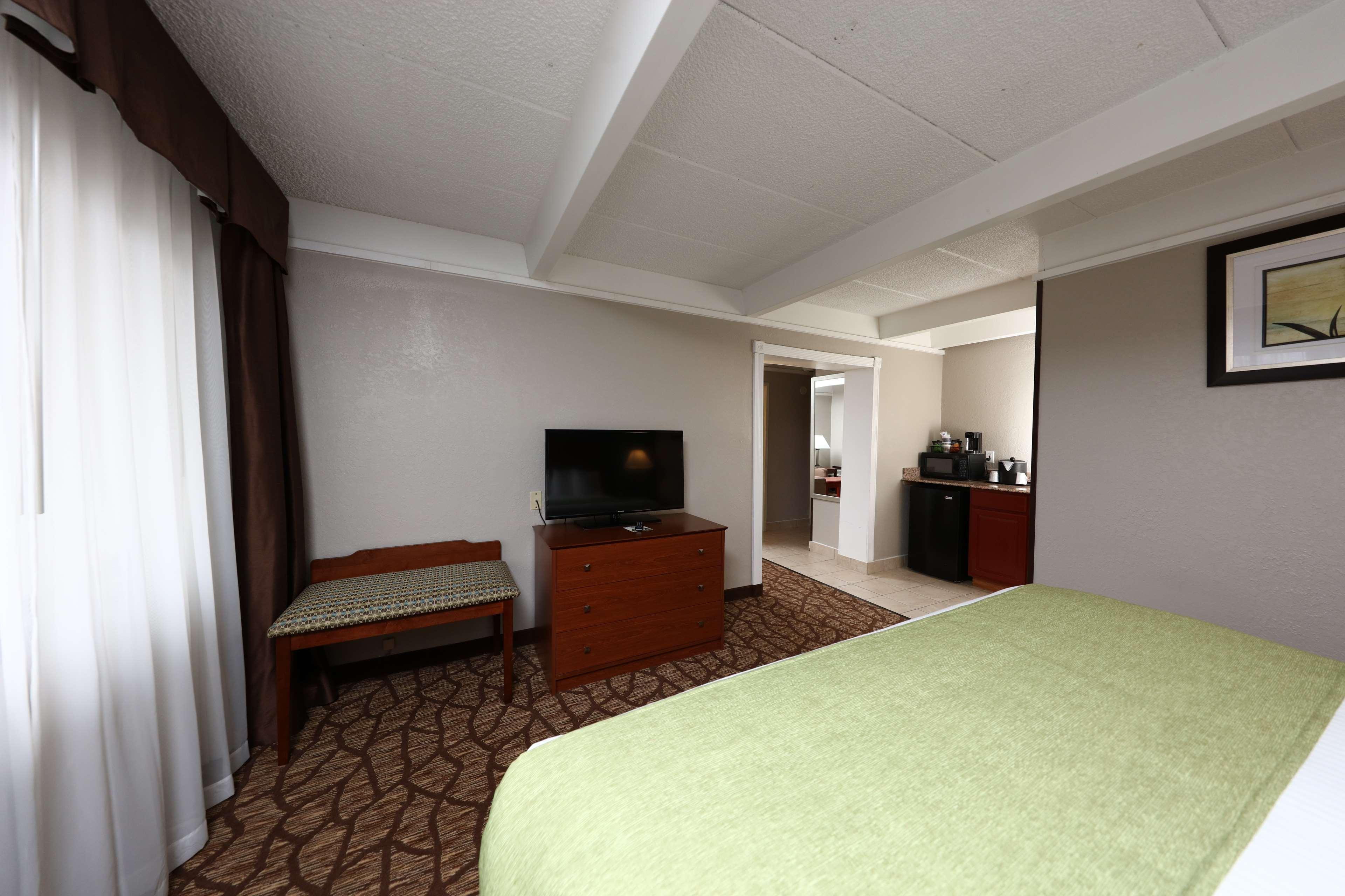 Americinn By Wyndham Grand Rapids Airport North Hotel