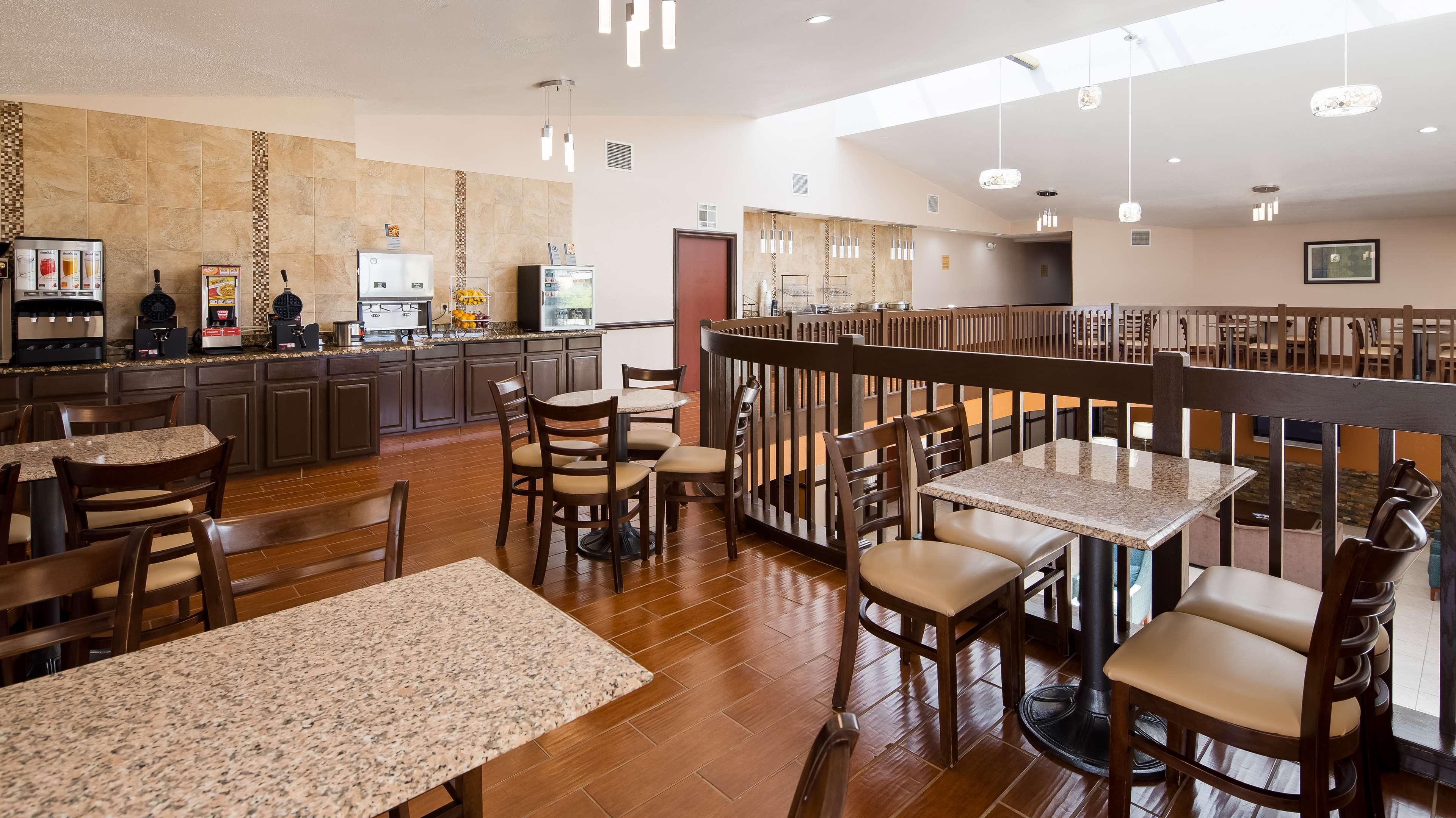 Hotel Americinn By Wyndham Grand Rapids Airport North