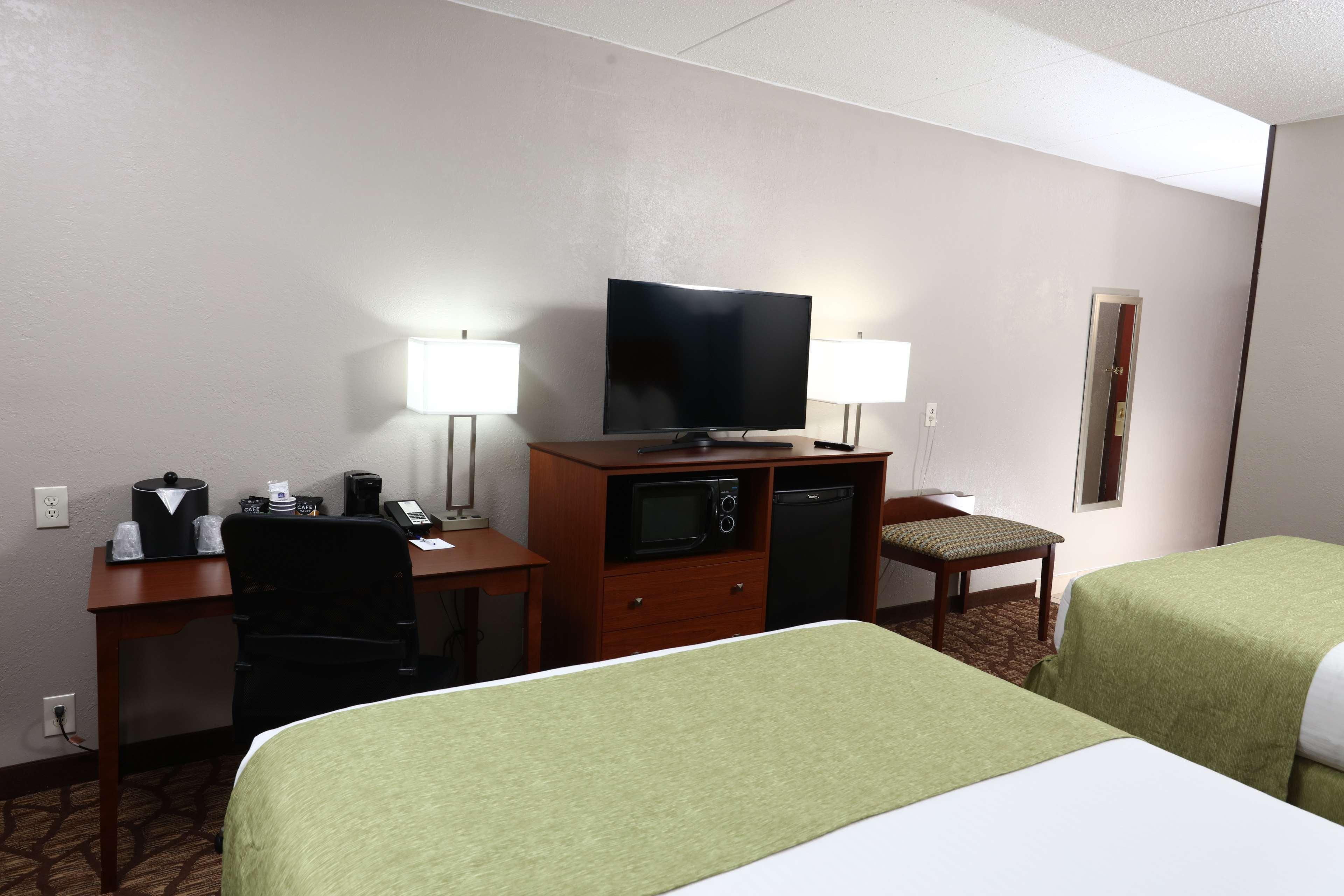 Americinn By Wyndham Grand Rapids Airport North Hotel