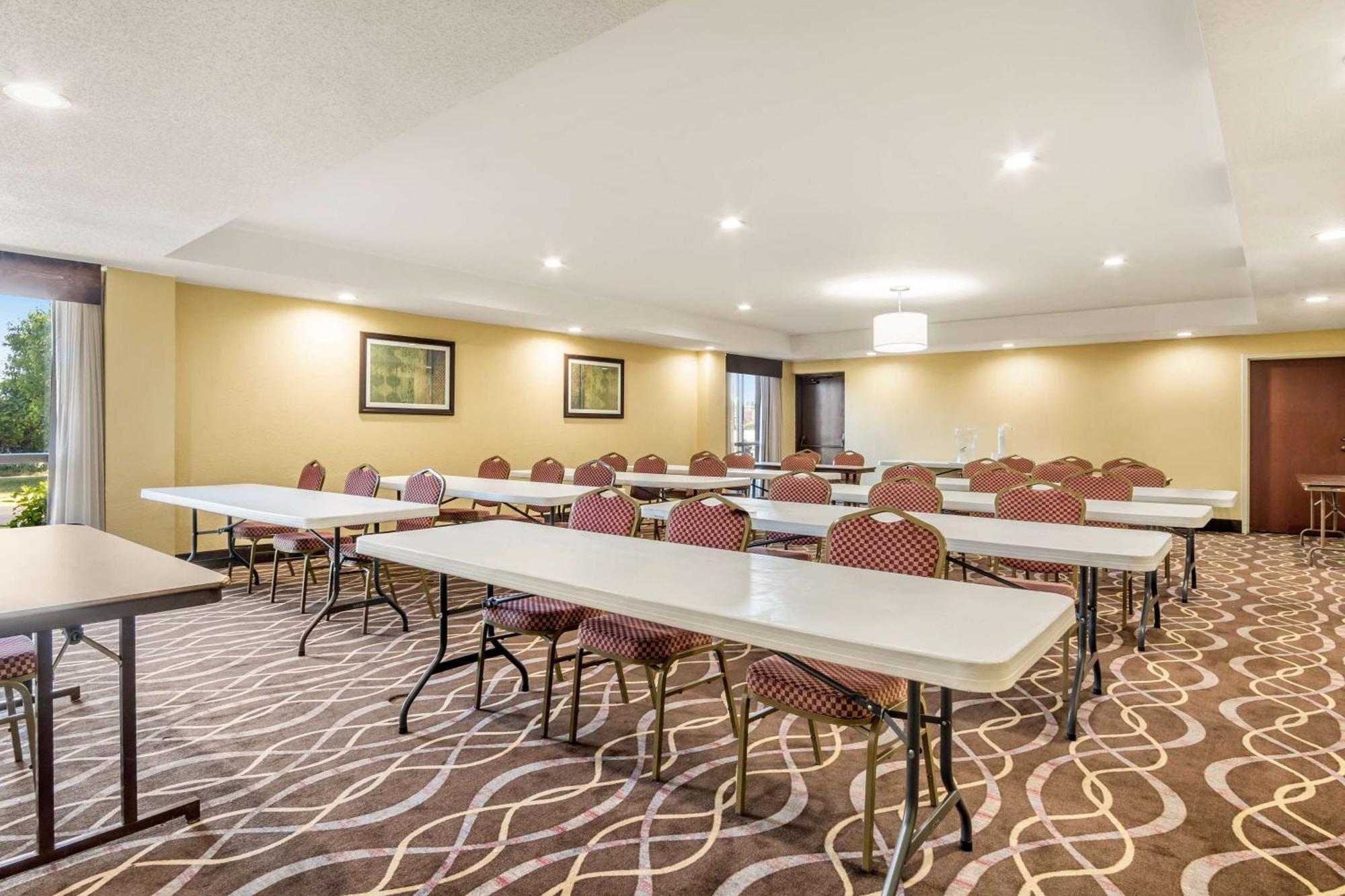 Americinn By Wyndham Grand Rapids Airport North Cascade