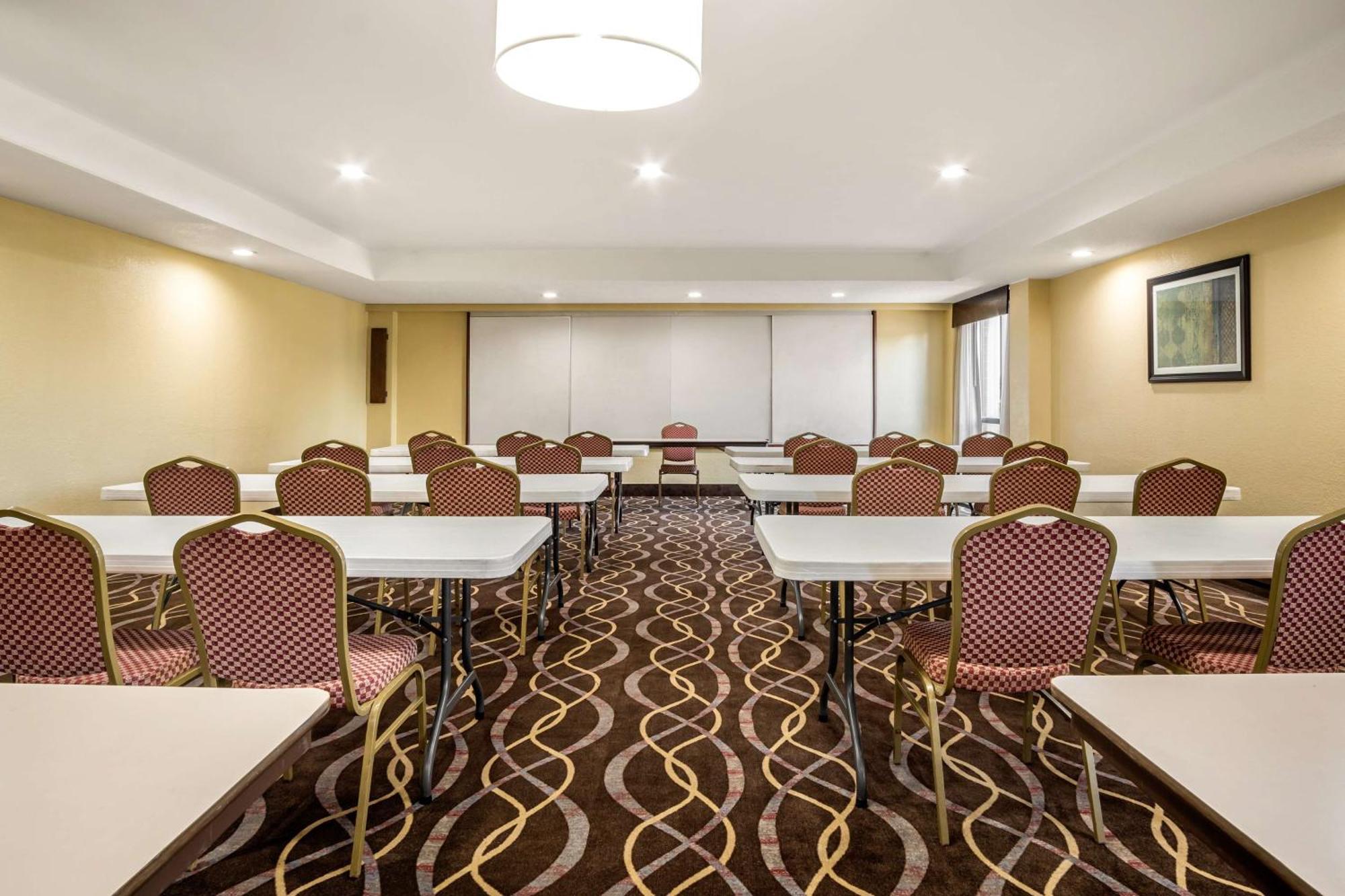 Americinn By Wyndham Grand Rapids Airport North 3* Cascade