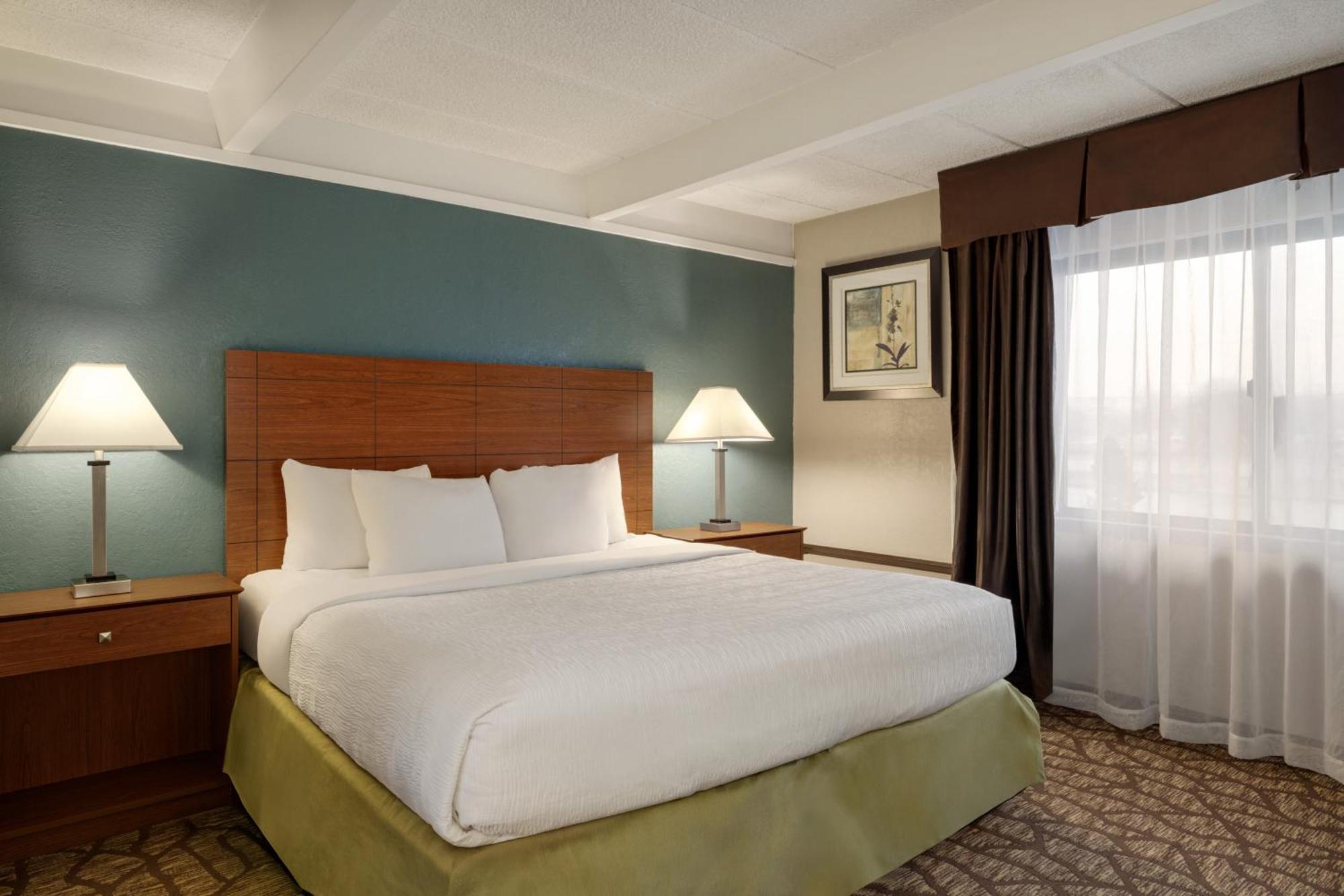 Hotel Americinn By Wyndham Grand Rapids Airport North
