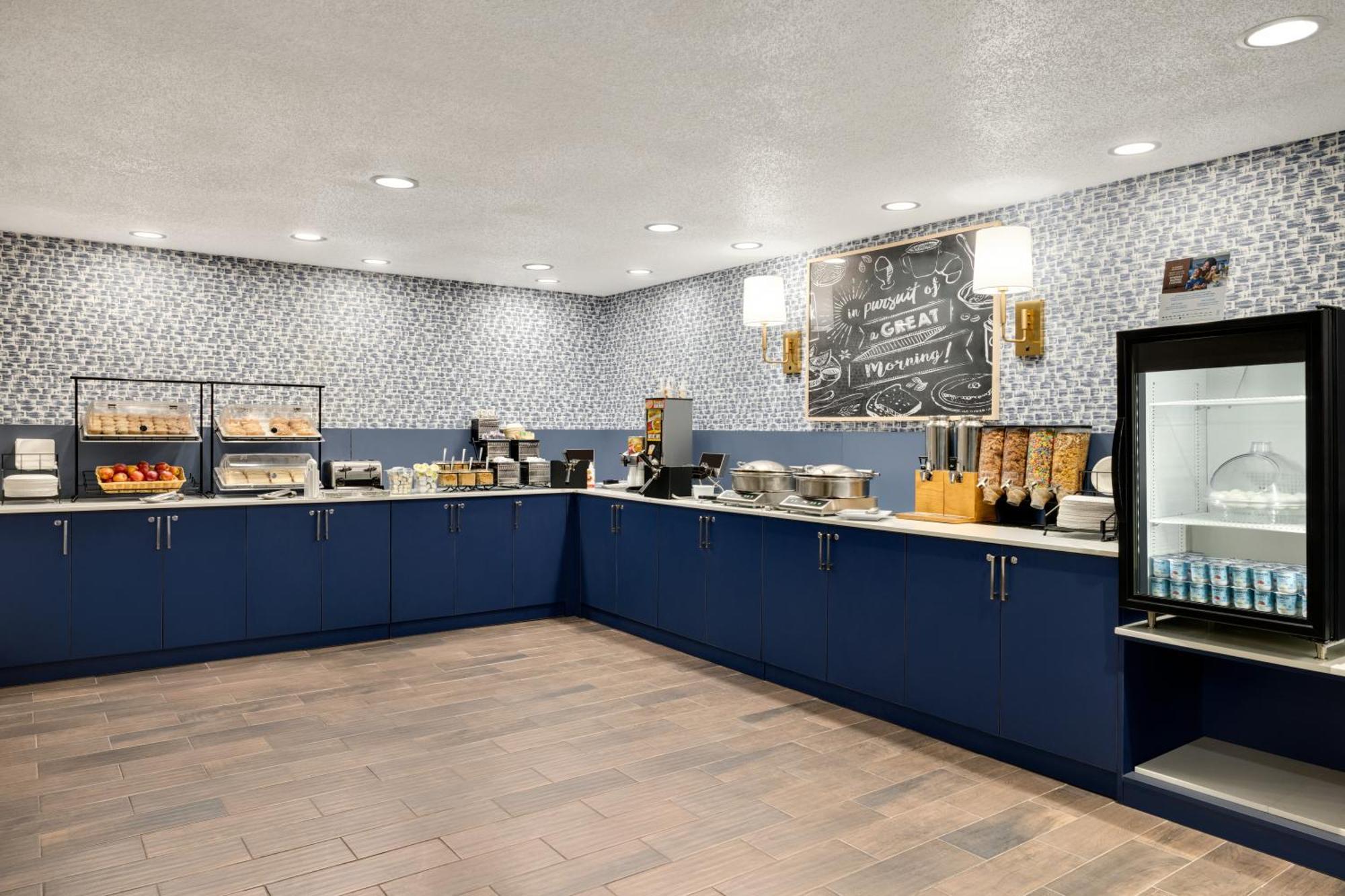 Hotel Americinn By Wyndham Grand Rapids Airport North 3*