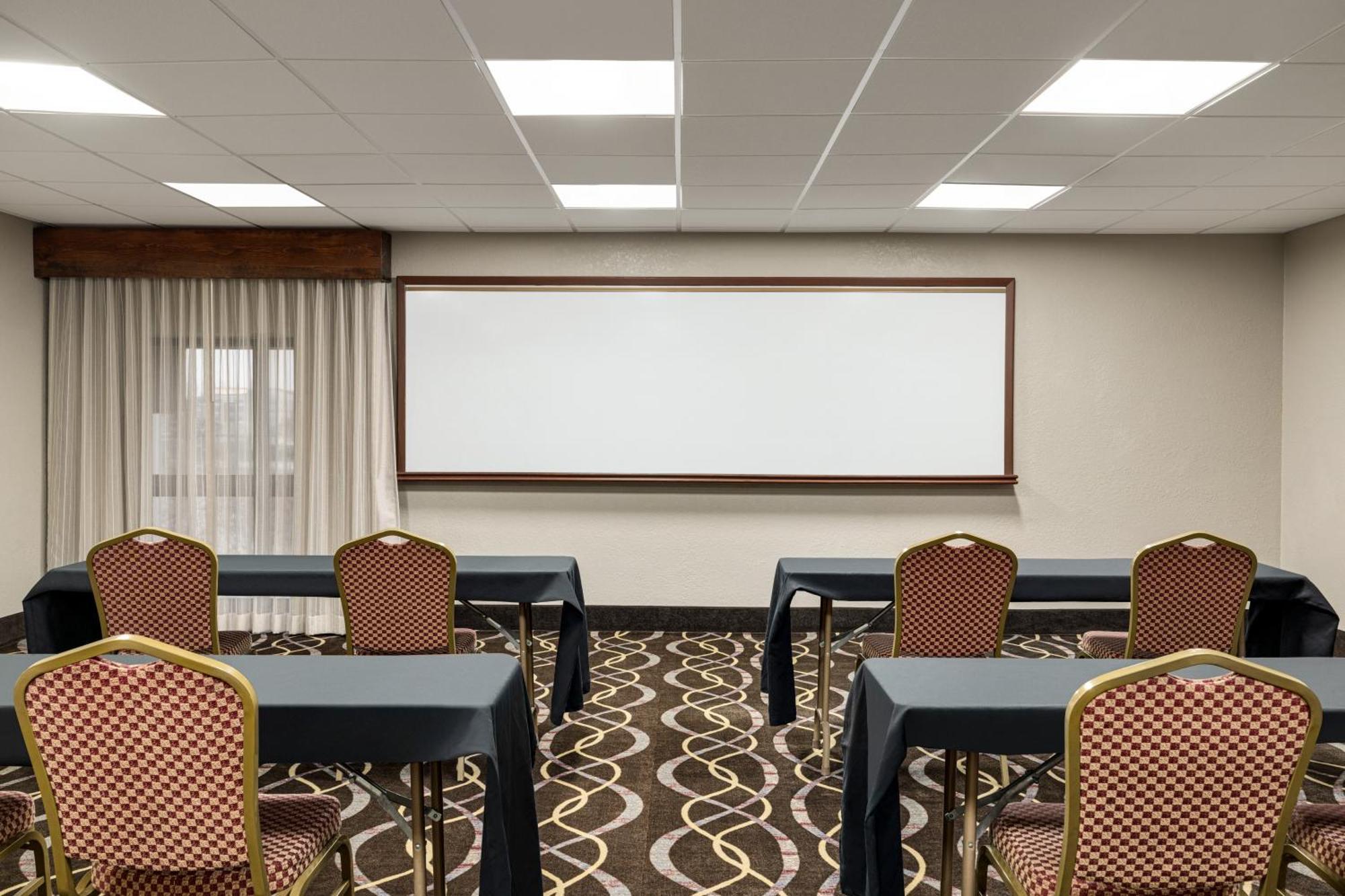 Americinn By Wyndham Grand Rapids Airport North 3* Cascade