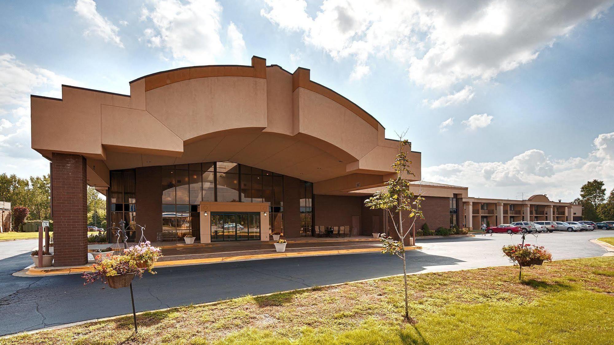 Americinn By Wyndham Grand Rapids Airport North Hotel