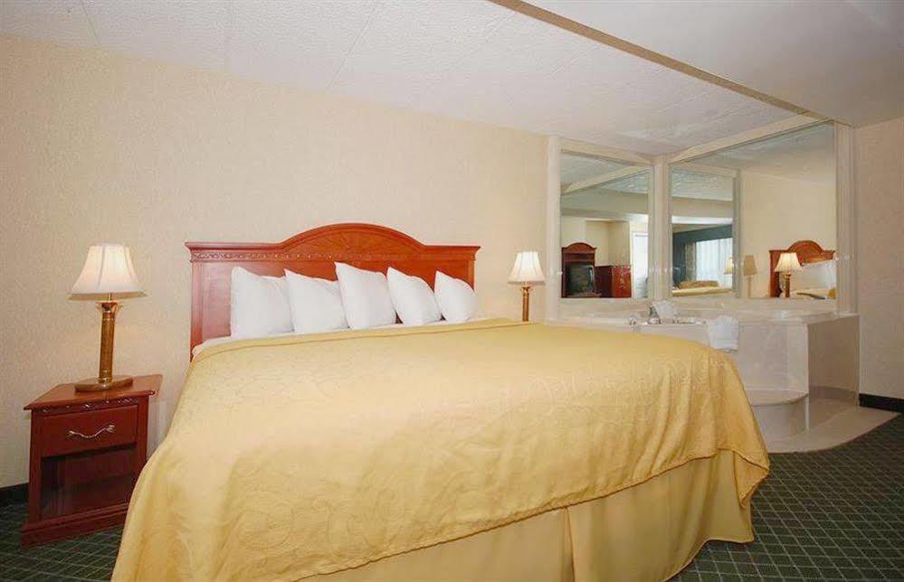 Hotel Americinn By Wyndham Grand Rapids Airport North 3*