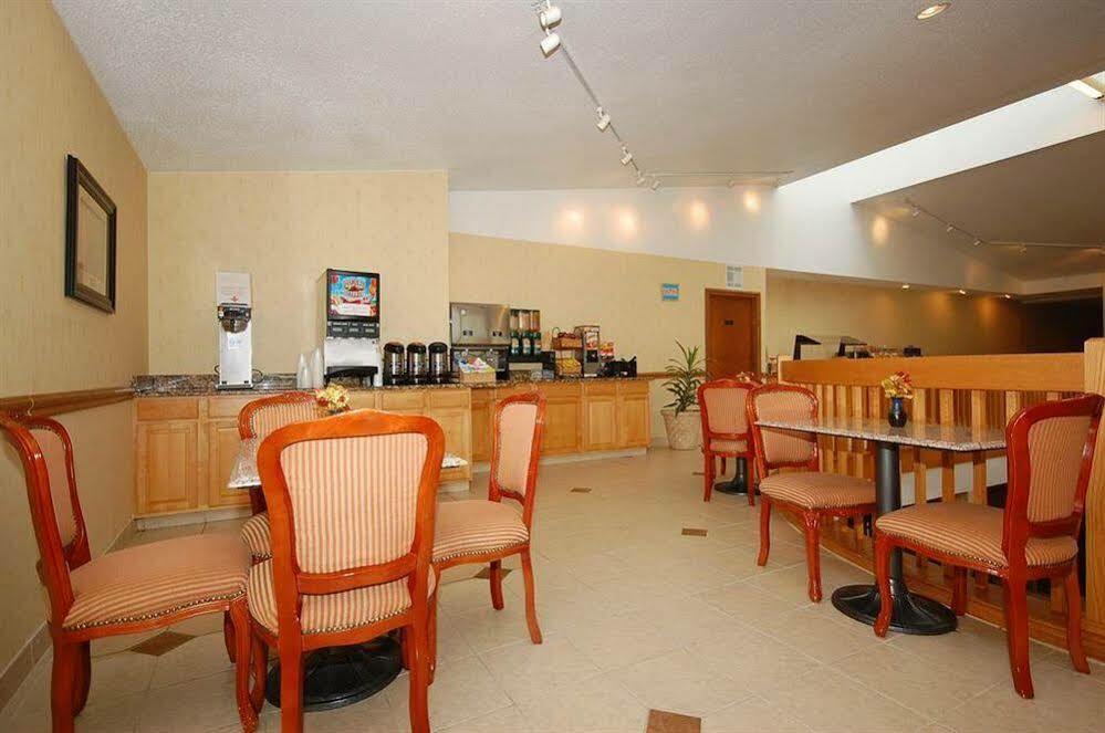 Americinn By Wyndham Grand Rapids Airport North Hotel 3*